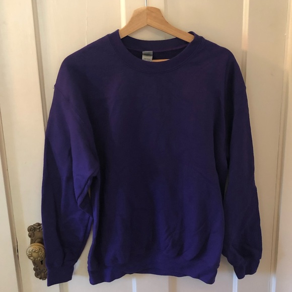 Plain staple piece Gildan purple crewneck hoodie, great condition barely worn. - Picture 3 of 3
